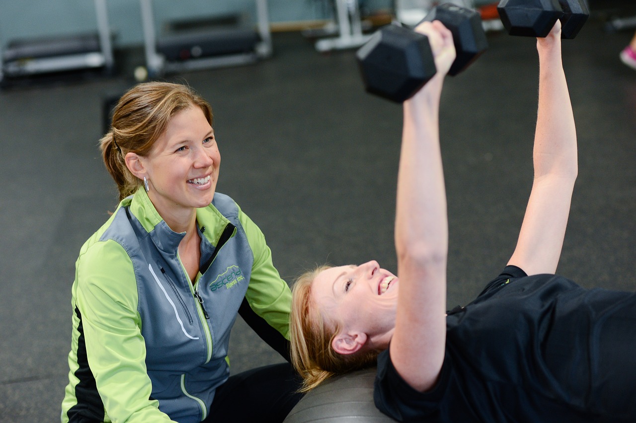 Jak powinien wyglądać plan treningowy dla kobiet w treningu siłowym?